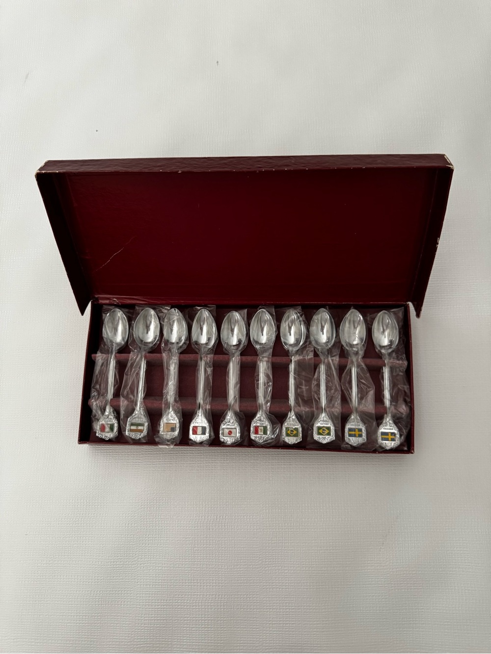 Vintage Souvenir Spoon Set World Flags 10 With Box